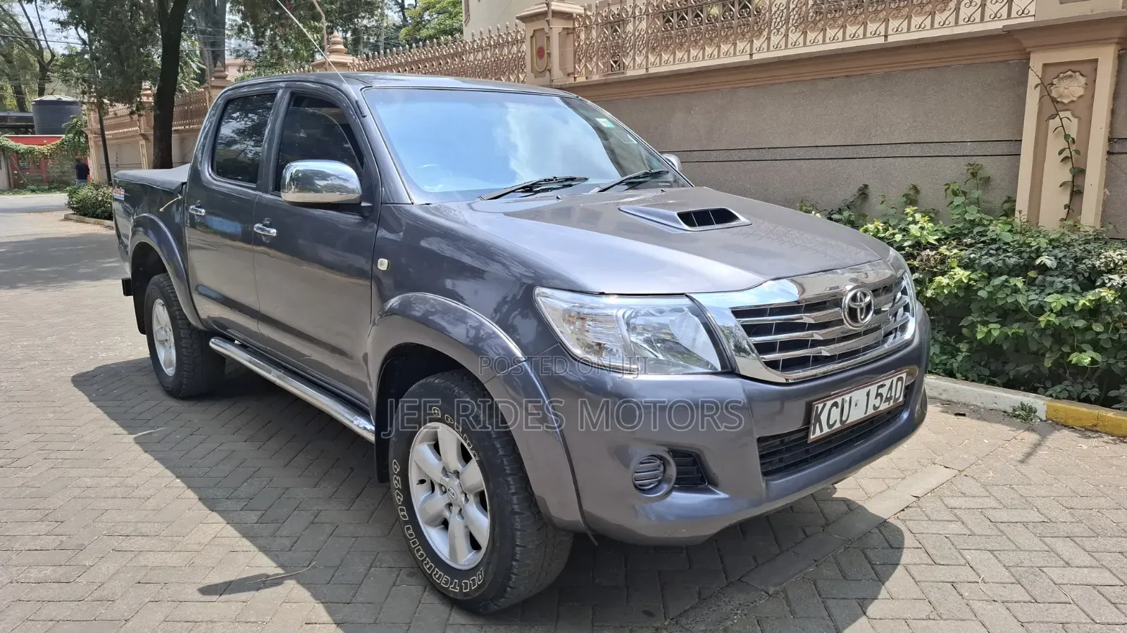 Toyota Hilux 2012 Gray