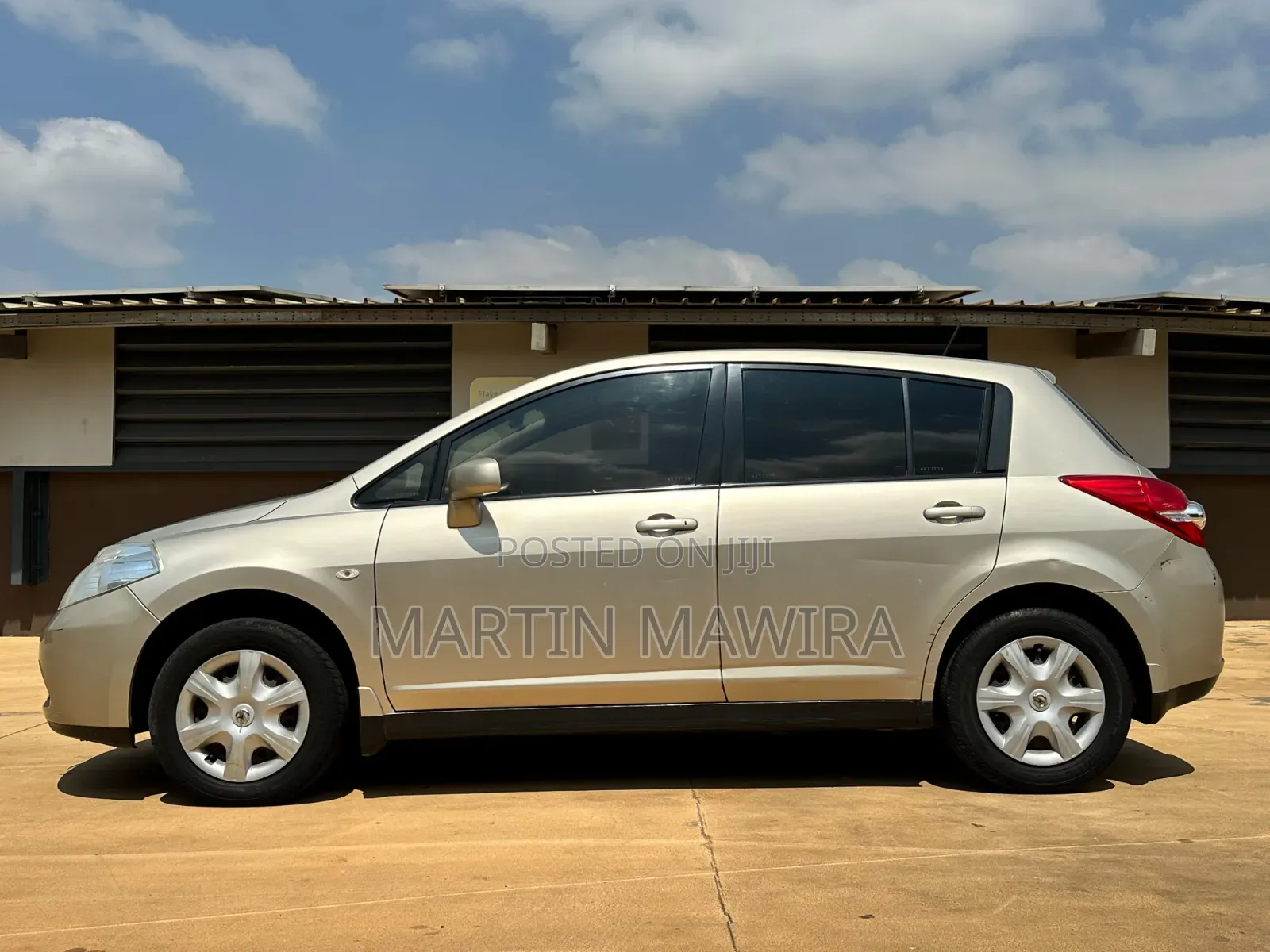 Nissan Tiida 2012 Gold