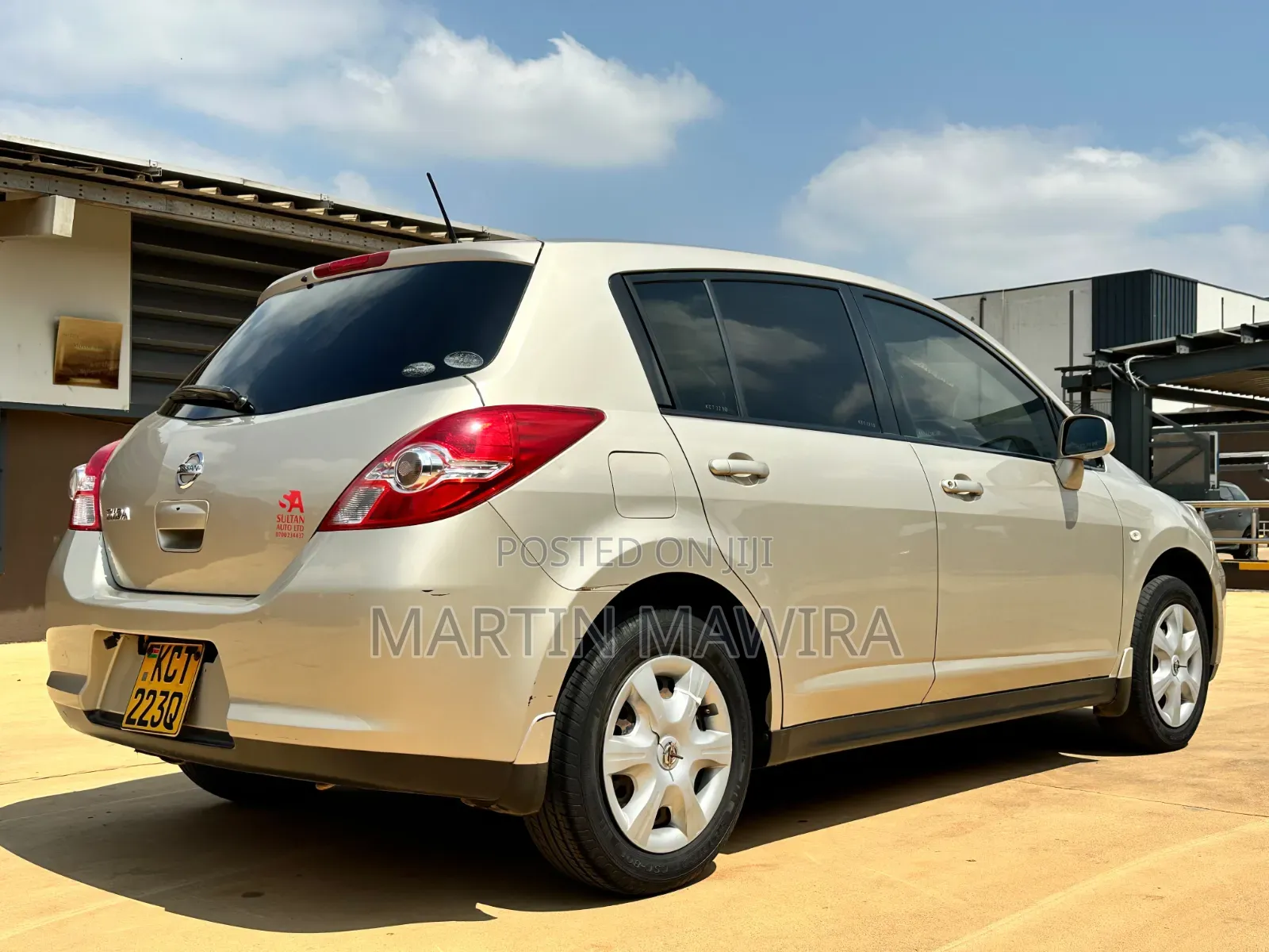 Nissan Tiida 2012 Gold