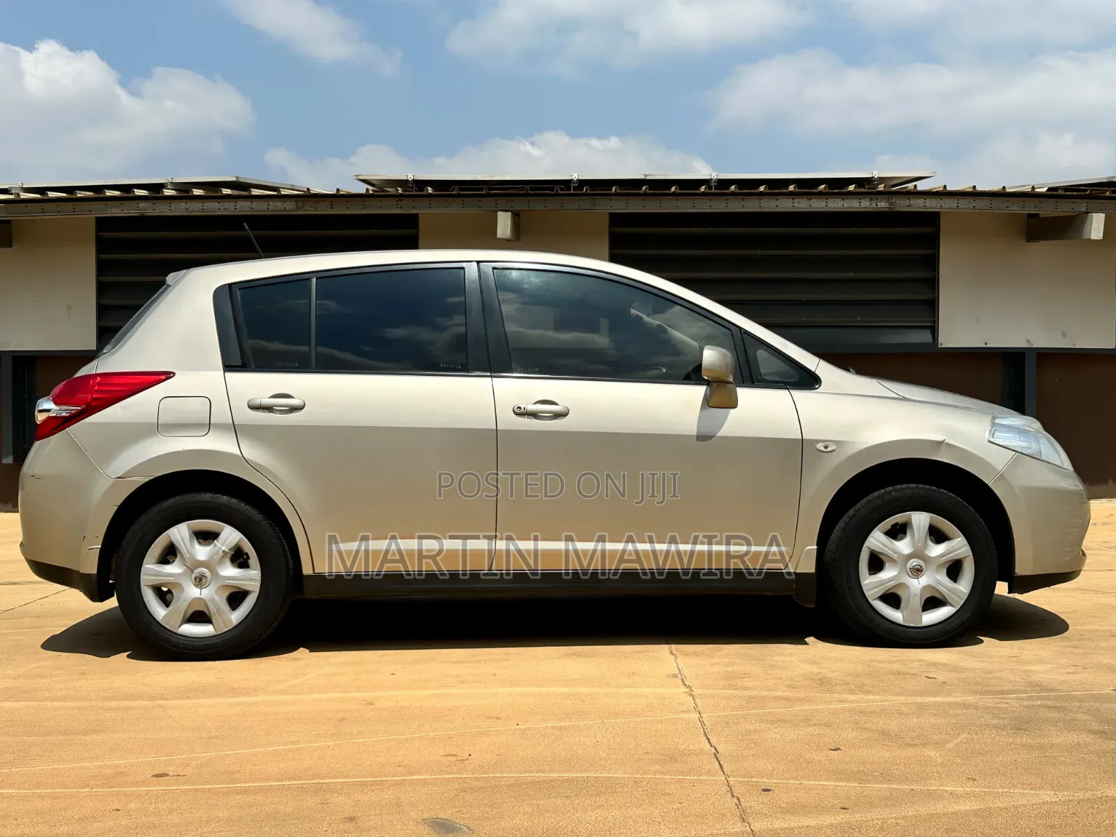 Nissan Tiida 2012 Gold