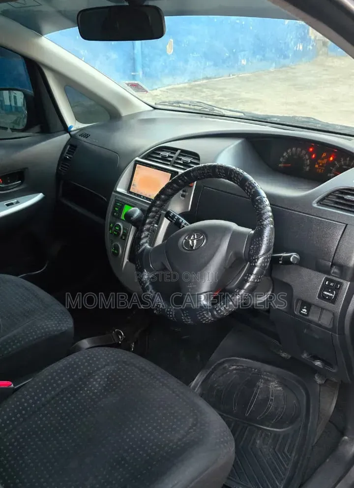 Toyota Ractis 2010 Gray