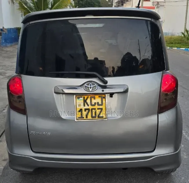 Toyota Ractis 2010 Gray