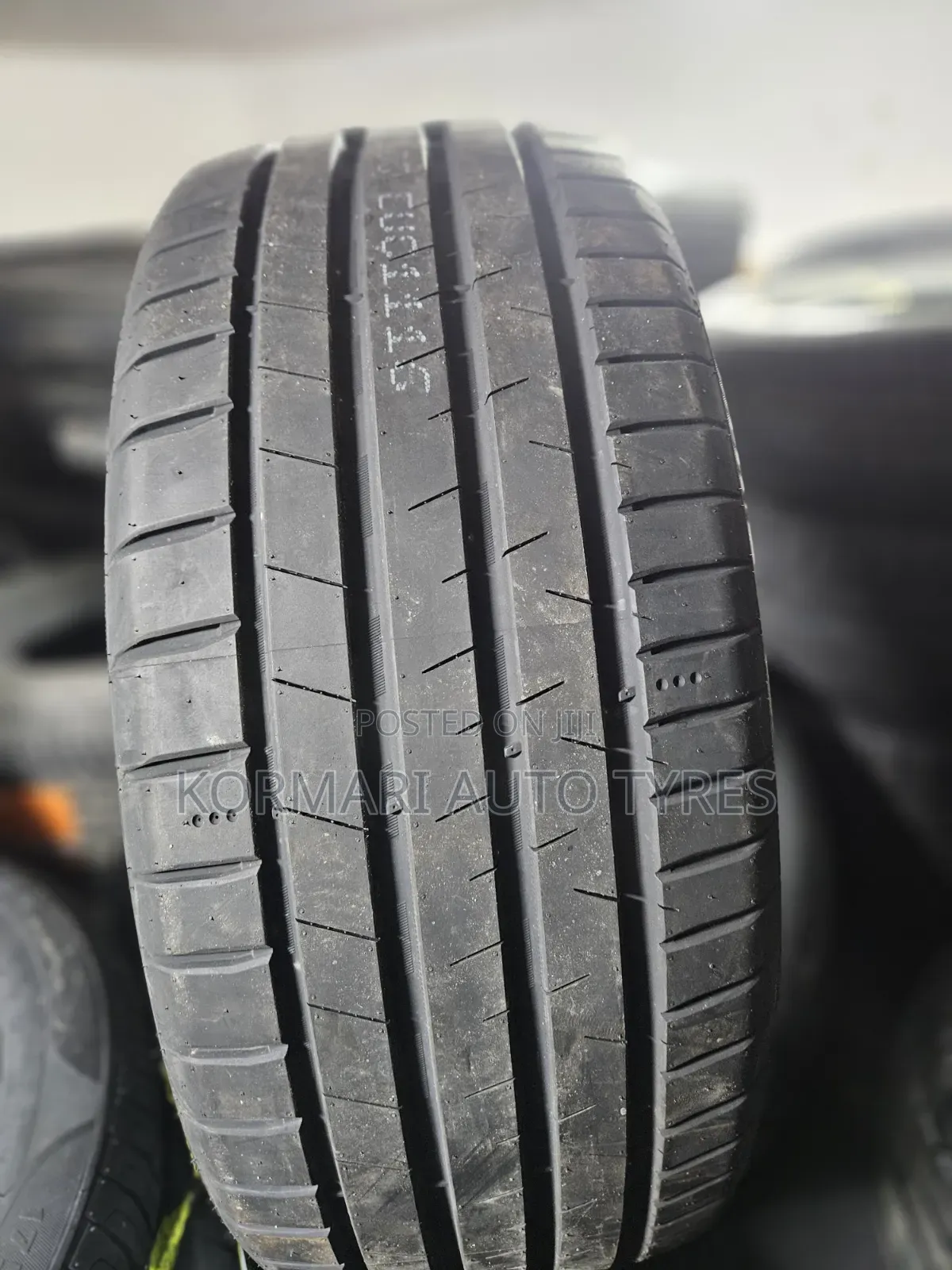 235/40r19 Dovroad Tyre
