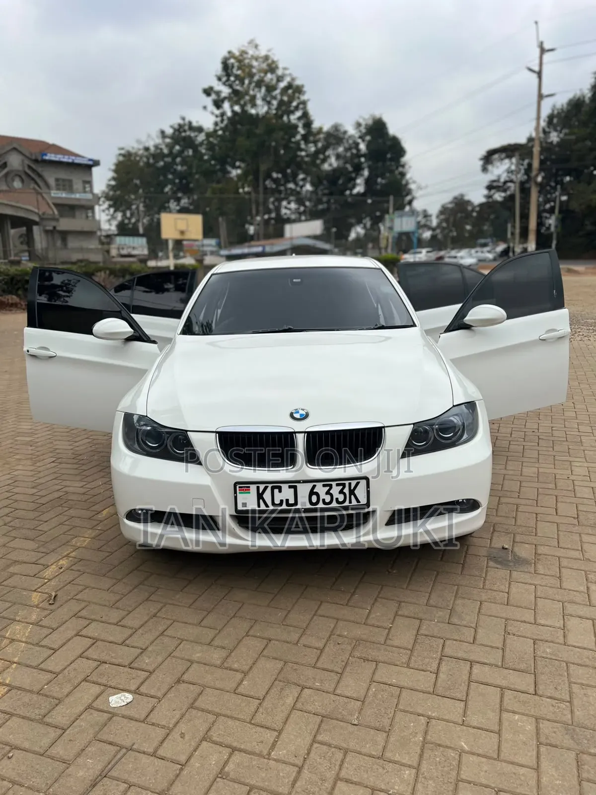BMW 320i 2011 White