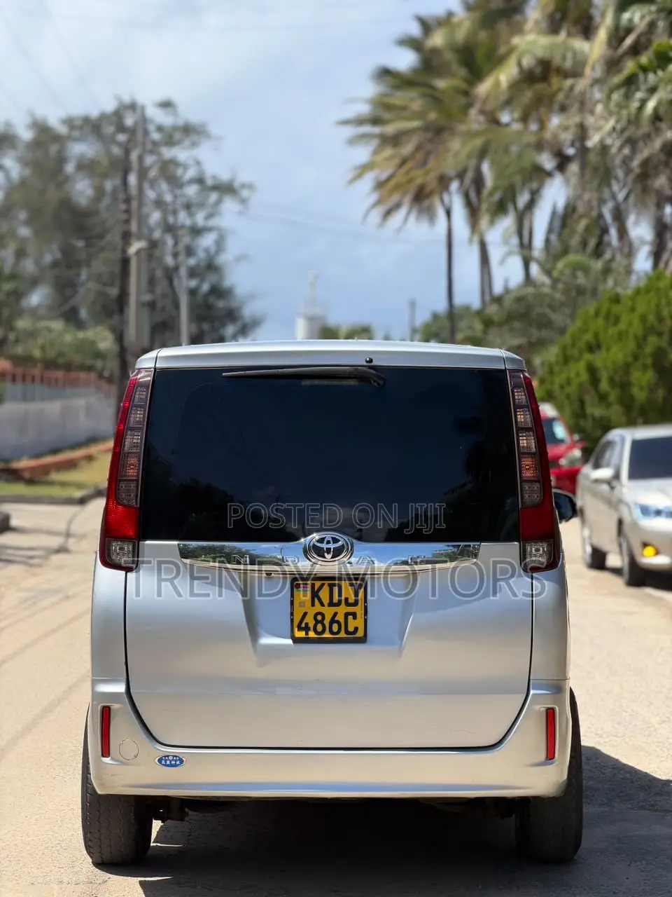 Toyota Noah 2015 Silver