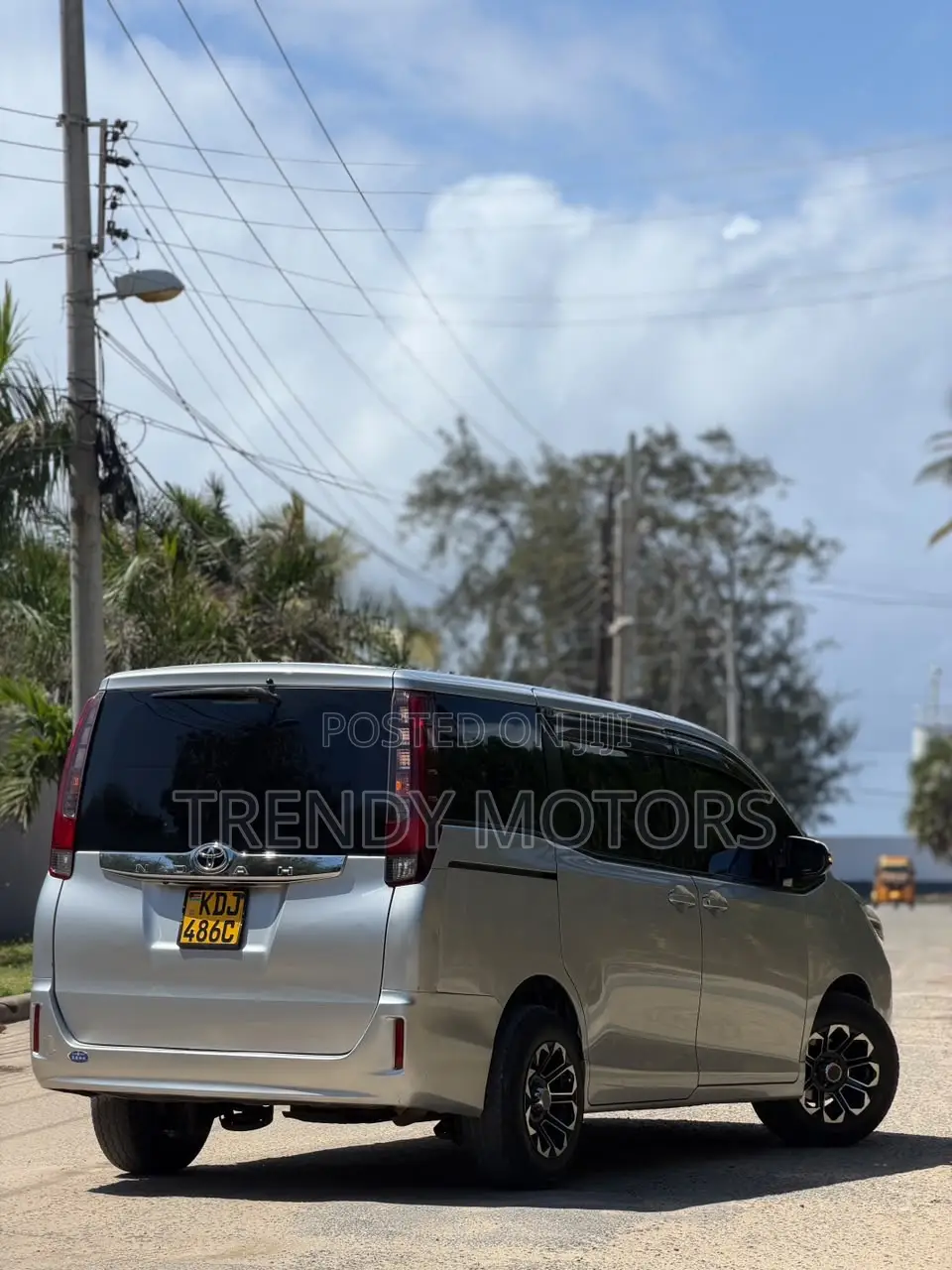 Toyota Noah 2015 Silver