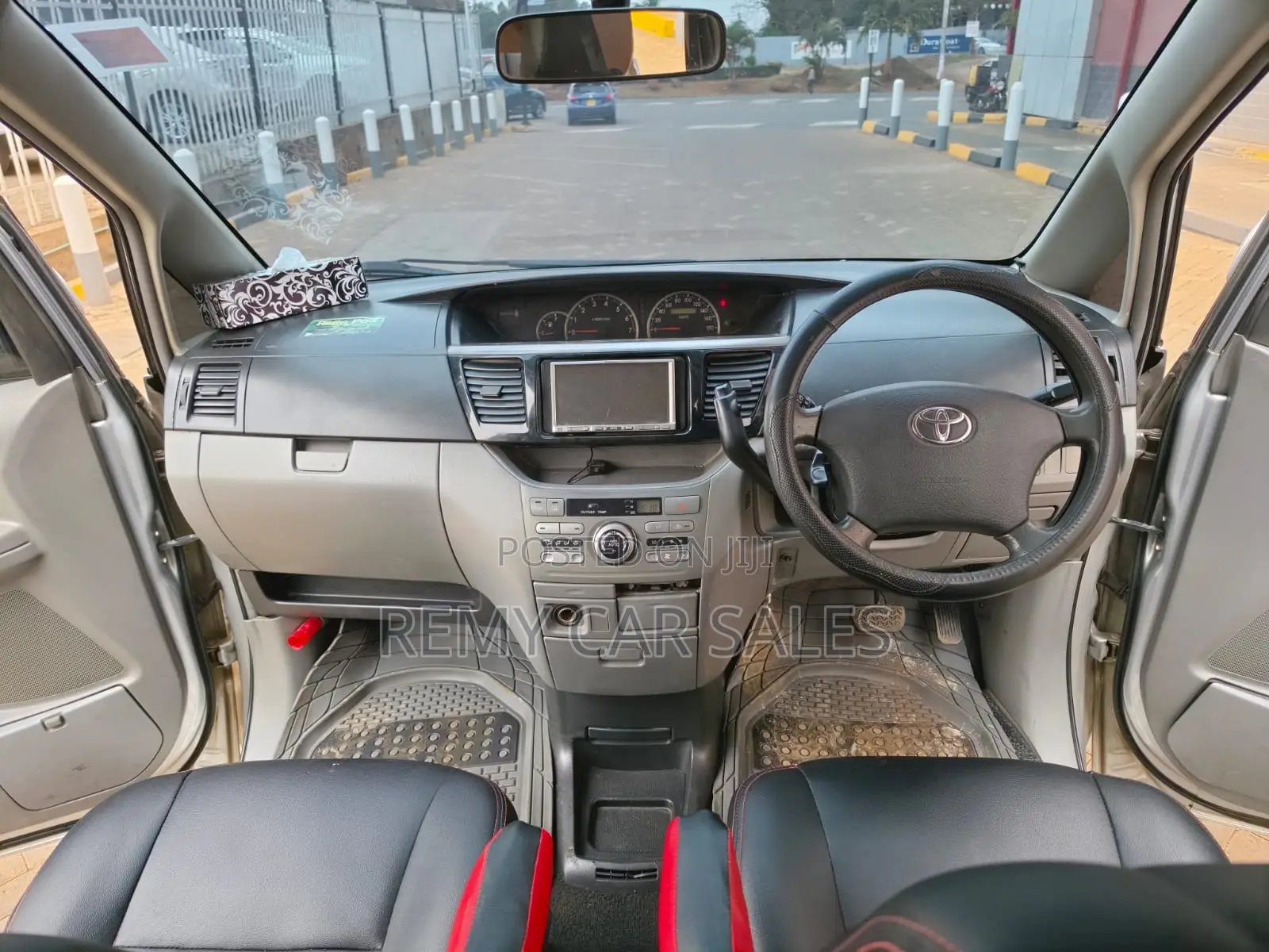Toyota Noah 2006 Silver