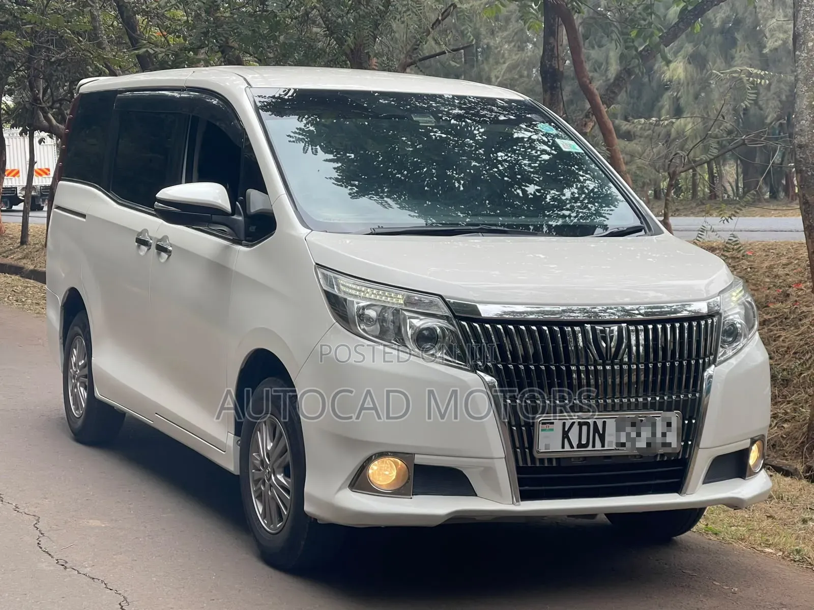 Toyota Esquire 2016 White