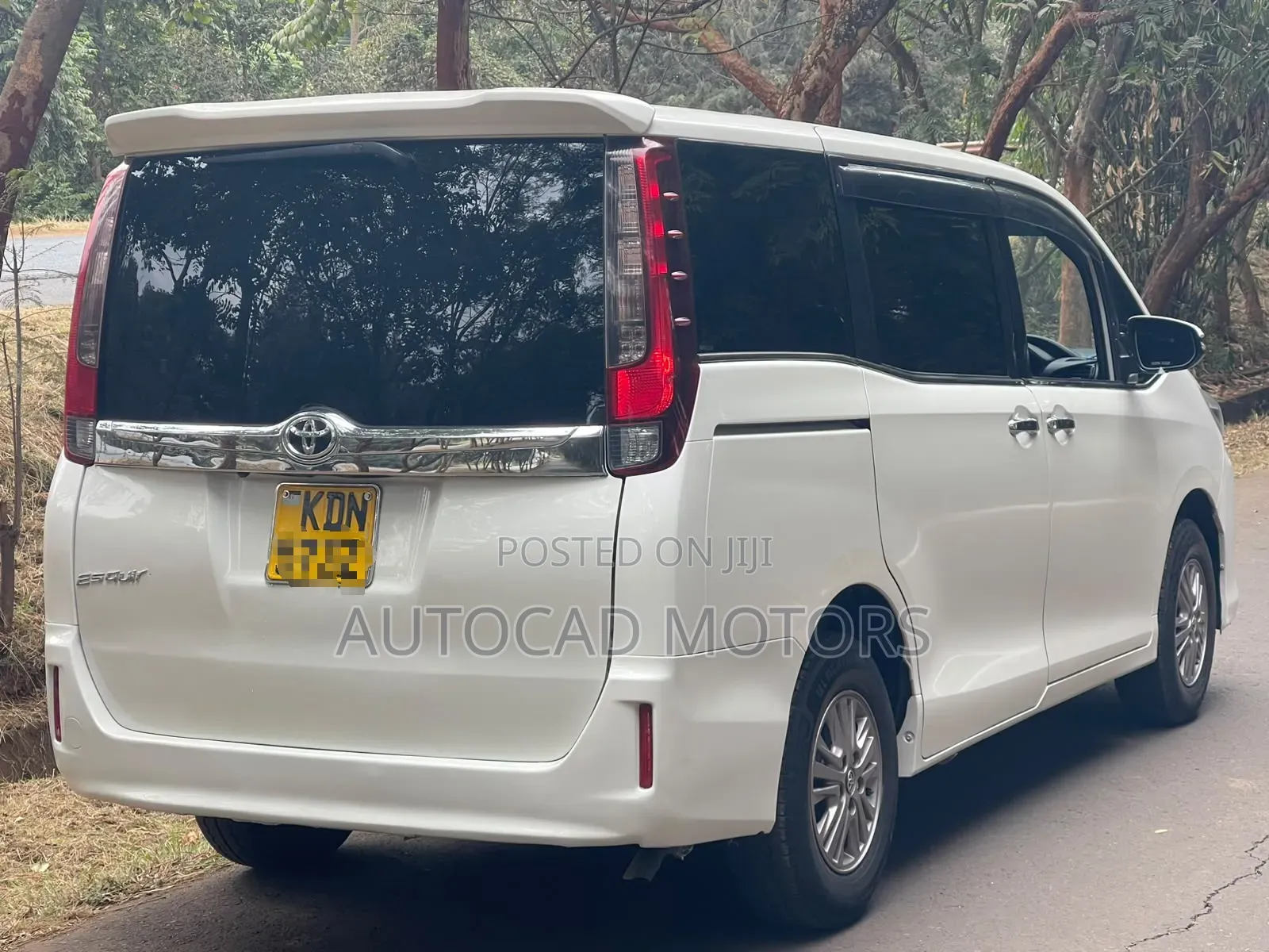 Toyota Esquire 2016 White