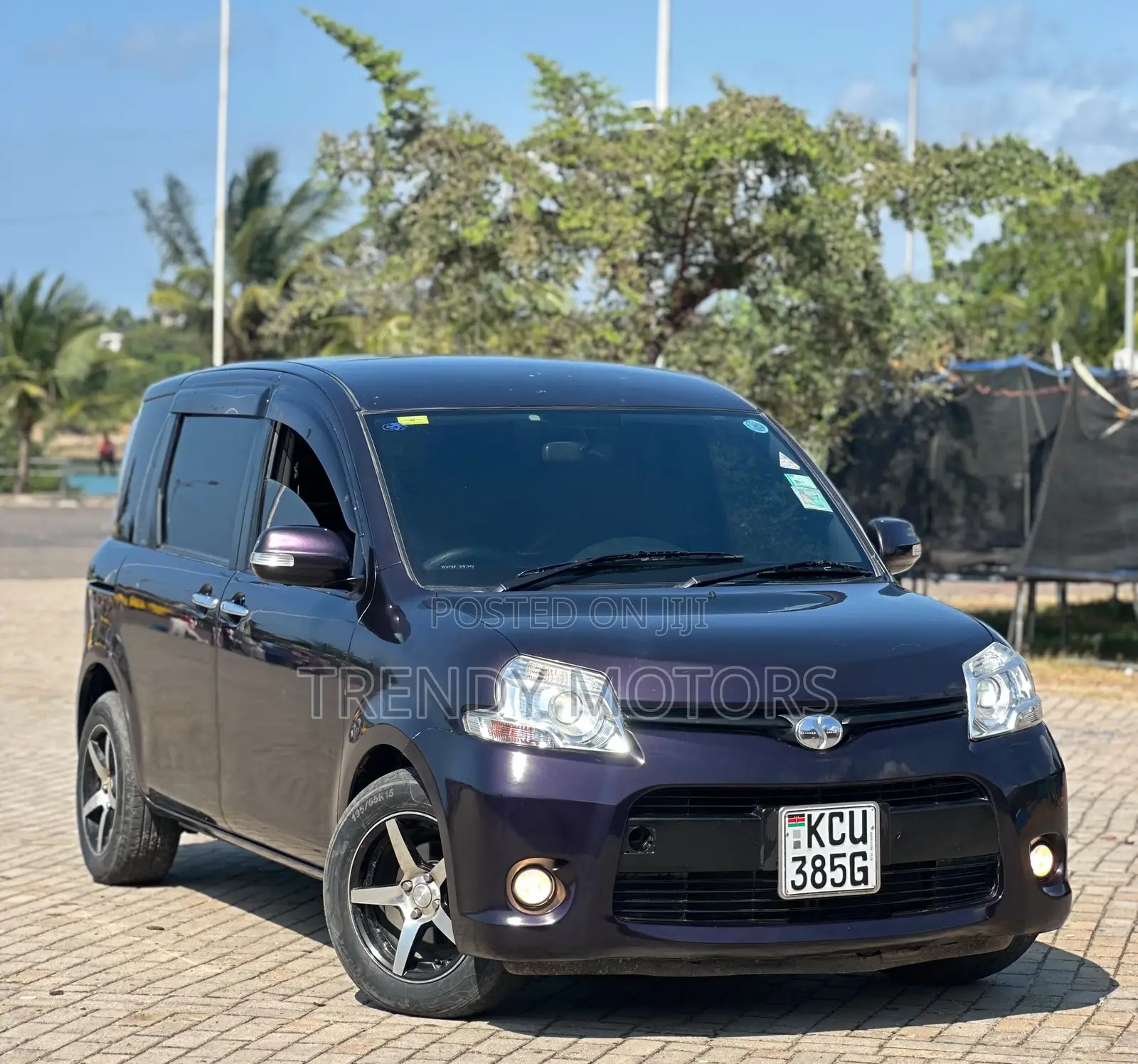 Toyota Sienta 2011 Purple