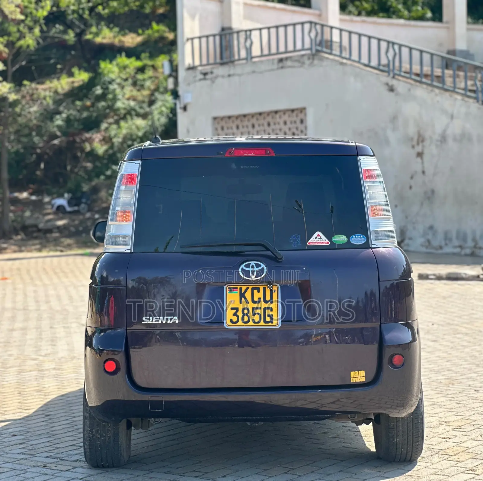 Toyota Sienta 2011 Purple