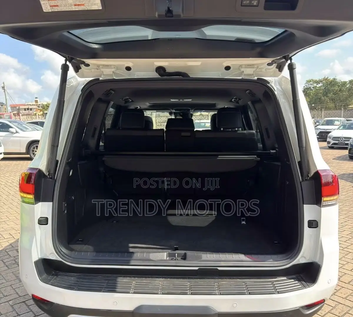 Toyota Land Cruiser 2023 White