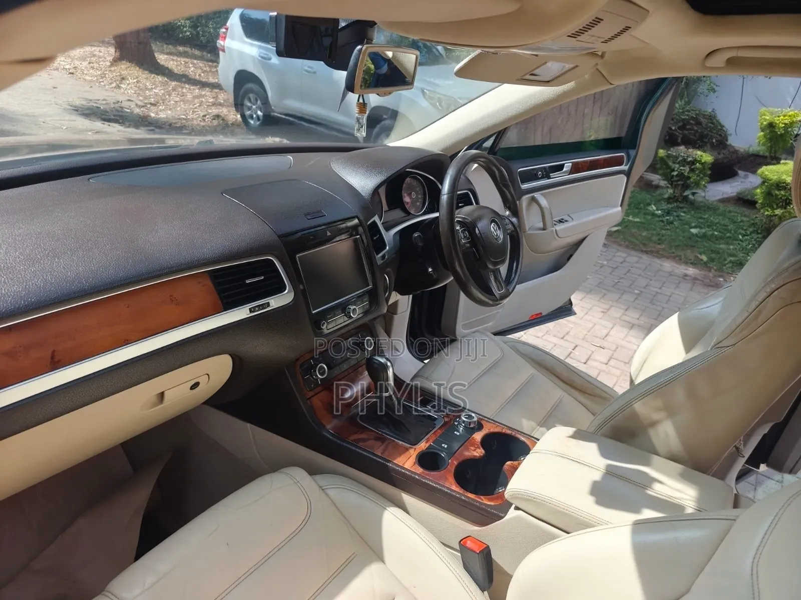 Volkswagen Touareg 2011 Black