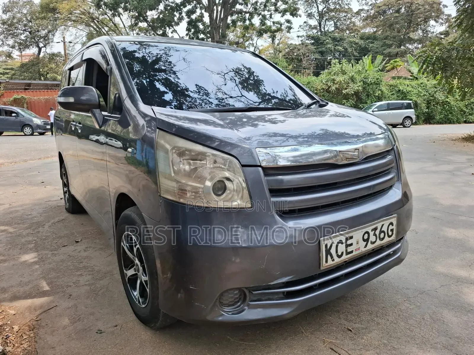 Toyota Noah 2008 Gray