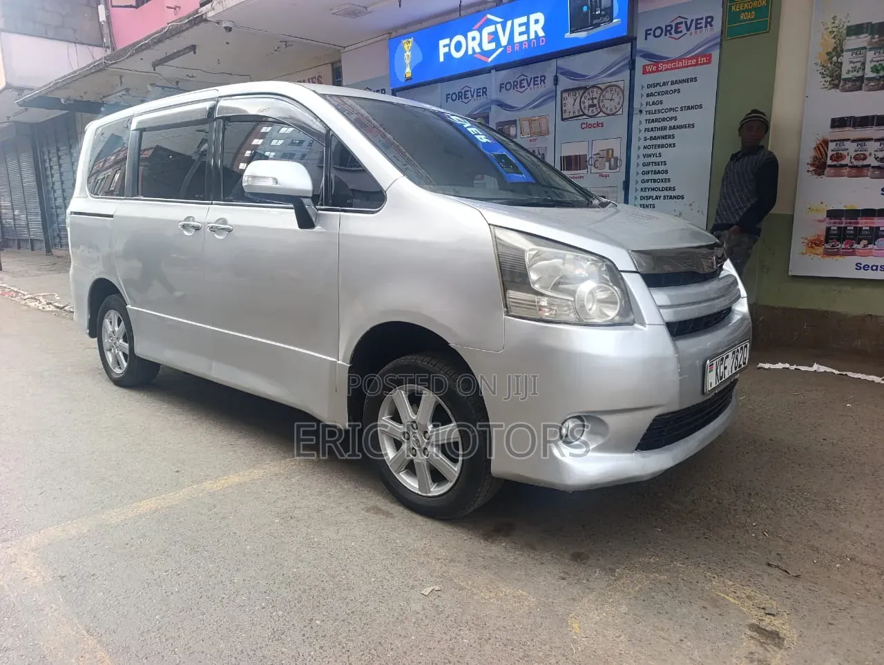 Toyota Noah 2009 Silver
