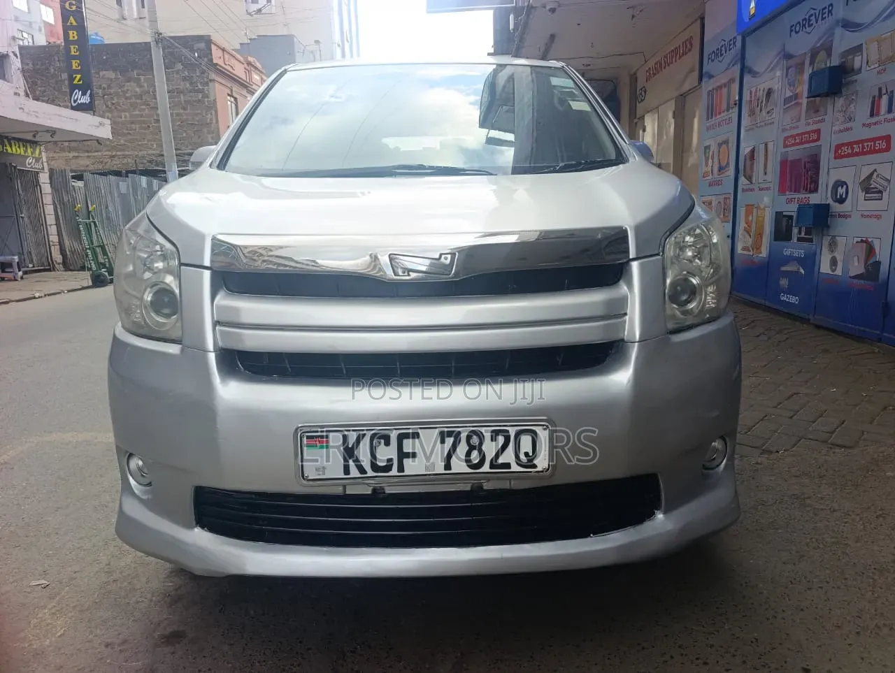 Toyota Noah 2009 Silver