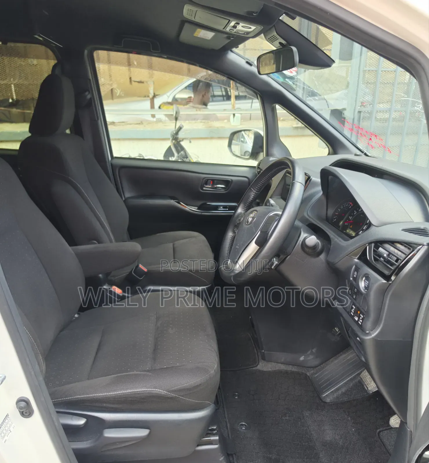 Toyota Voxy ZS 2WD 8-Seater 2019 White