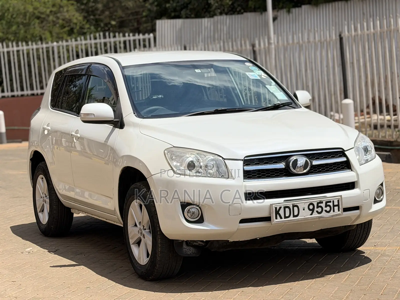Toyota RAV4 LE 4dr SUV (2.5L 4cyl 6A) 2014 White