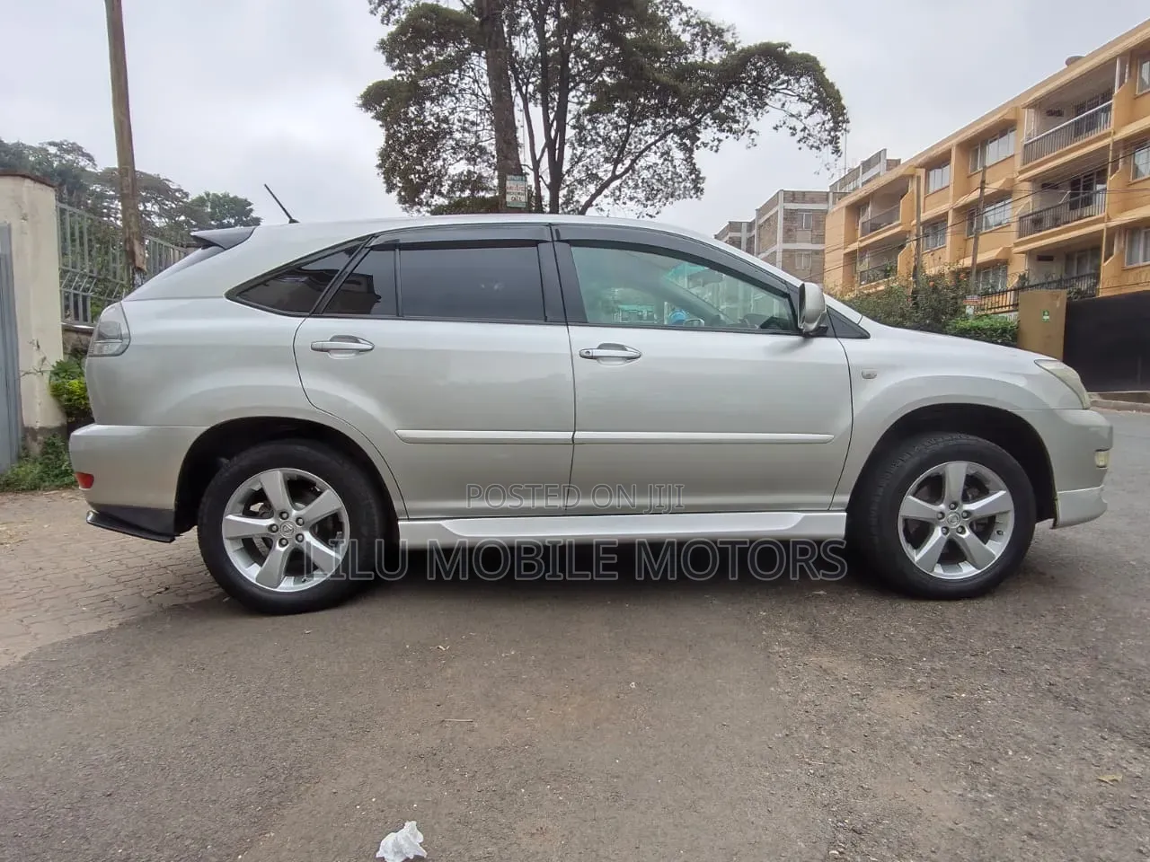 Lexus LX 470 Sport Utility 2004 Silver