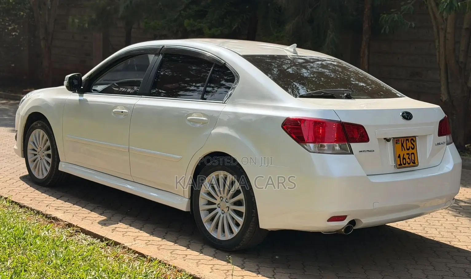 Subaru Legacy 2.5i 2011 White