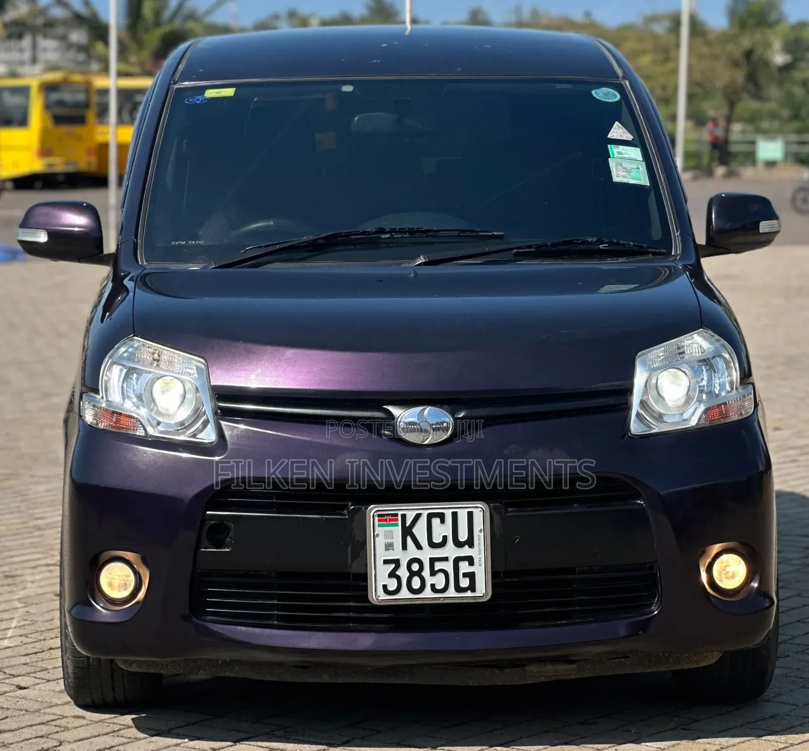 Toyota Sienta 2012 Maroon