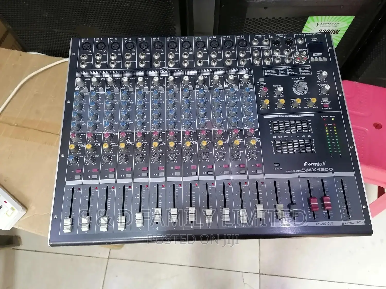 Soundcraft 12 Channels Mixer