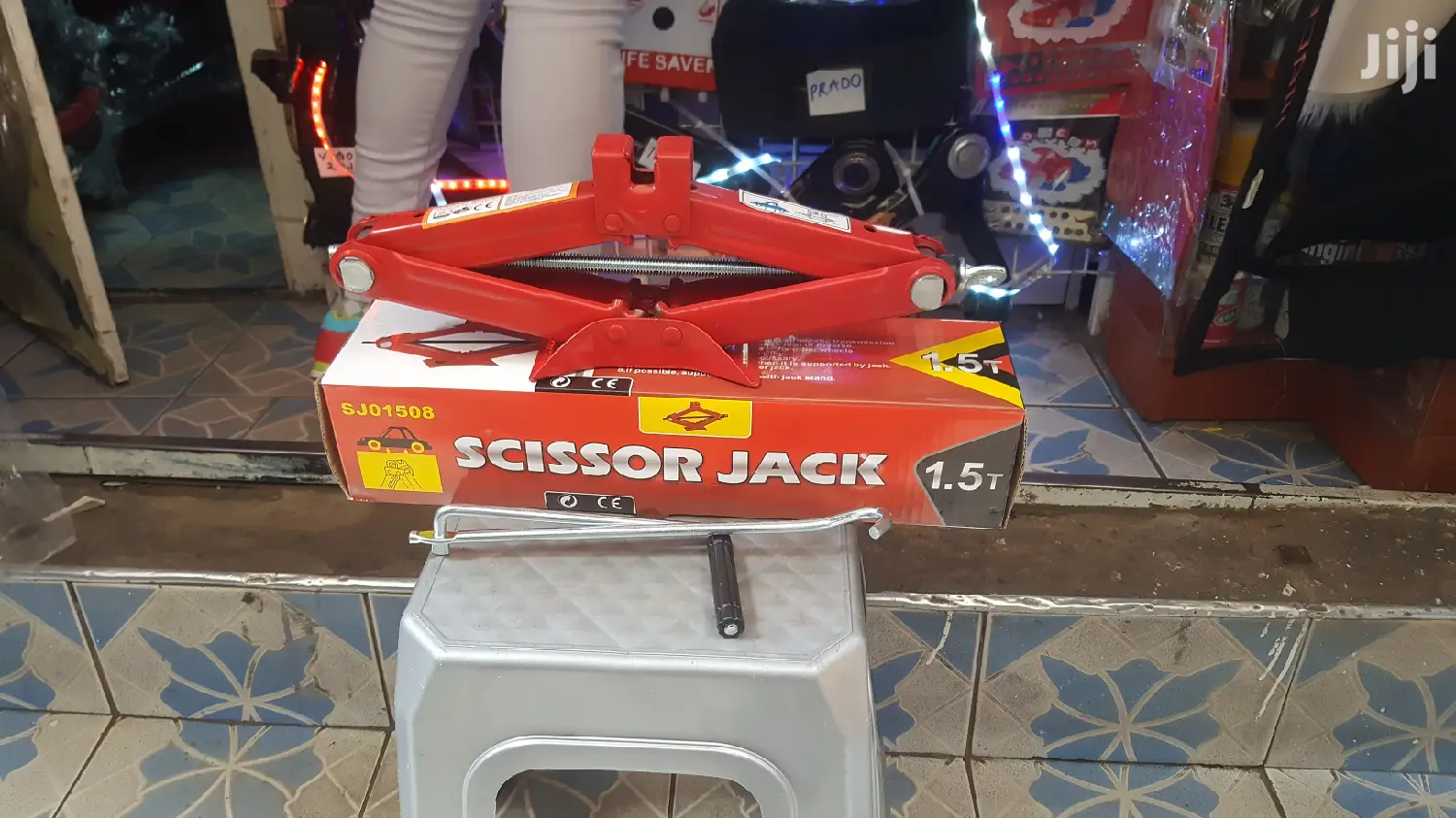 New Car Scissor Jack, Free Delivery Within Nairobi Town.