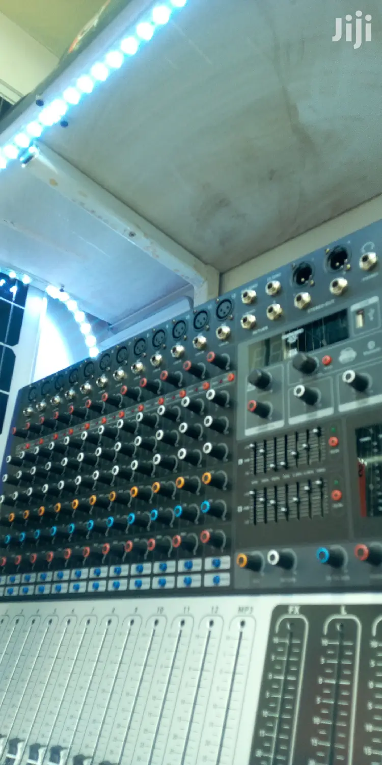 Yamaha Bluetooth Usb Stereo Powered 12channel Mixer.