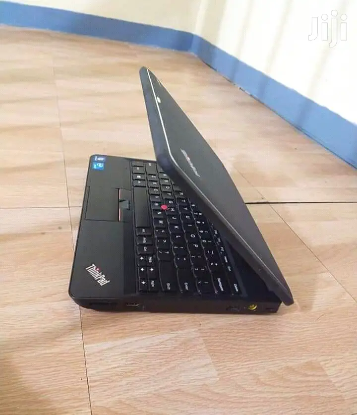 Laptop Lenovo ThinkPad X131e 4GB Intel Core 2 Duo HDD 250GB