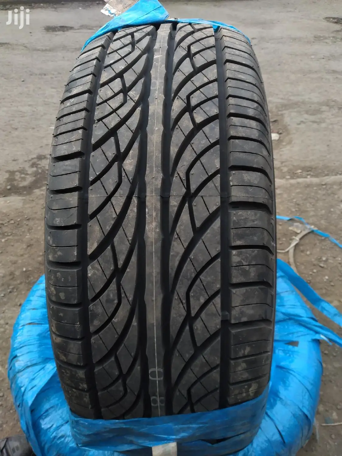 Sumitomo Tires 275/55R20