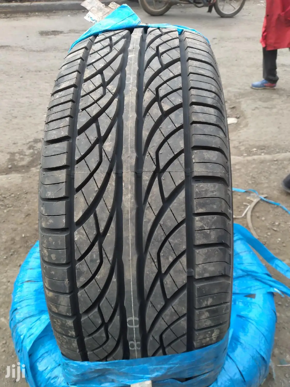 Sumitomo Tires 275/55R20