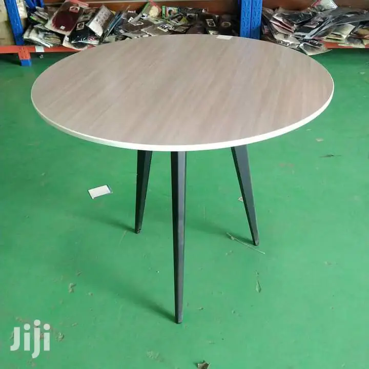 Round Meeting Table