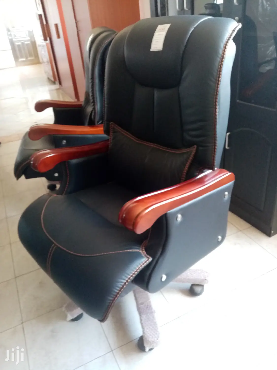 Executive Office Seat