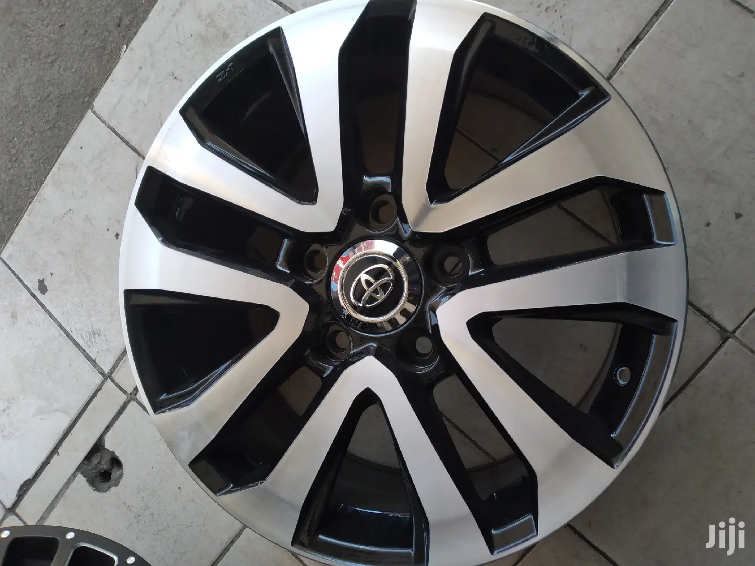 Brand New Rims Set Size 20 Inch for V8