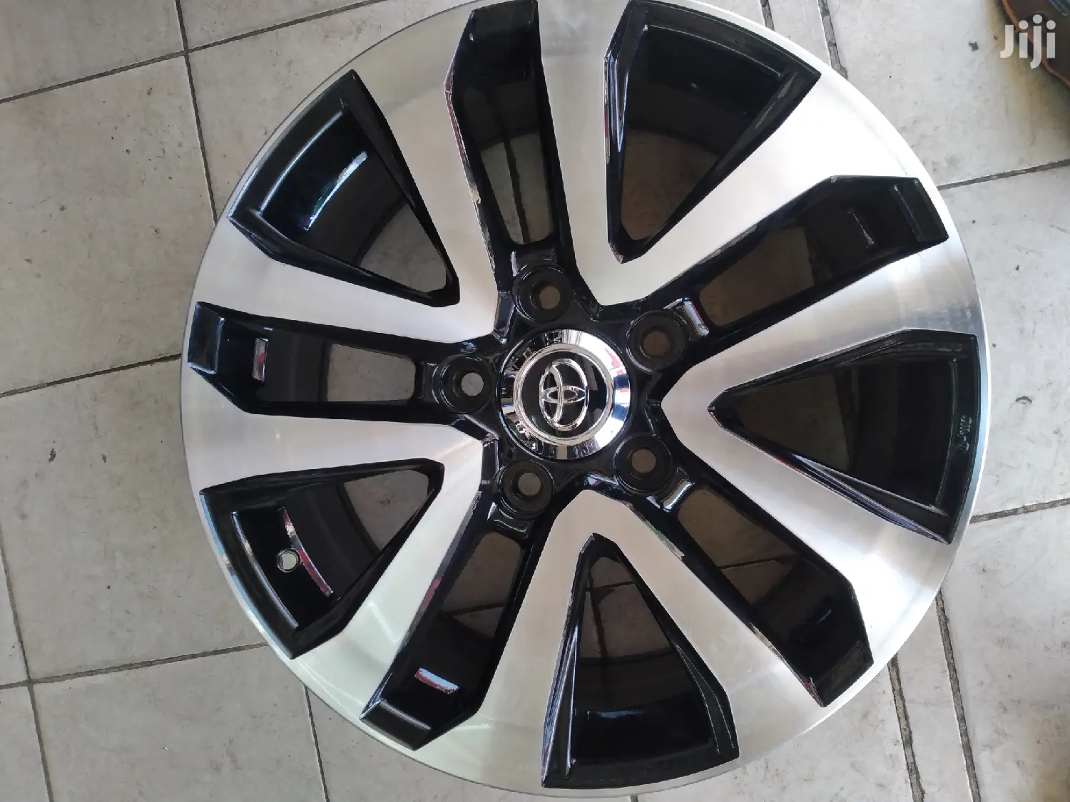 Brand New Rims Set Size 20 Inch for V8