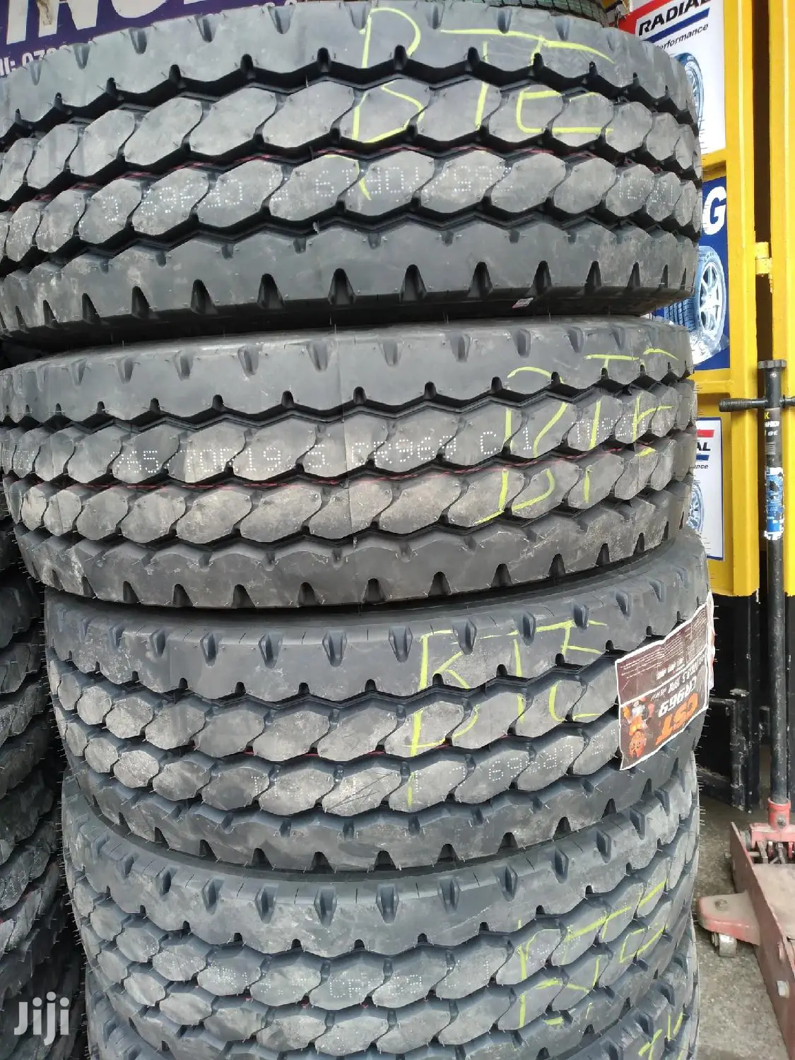 CST Tires 265/70r19.5 Tubeless