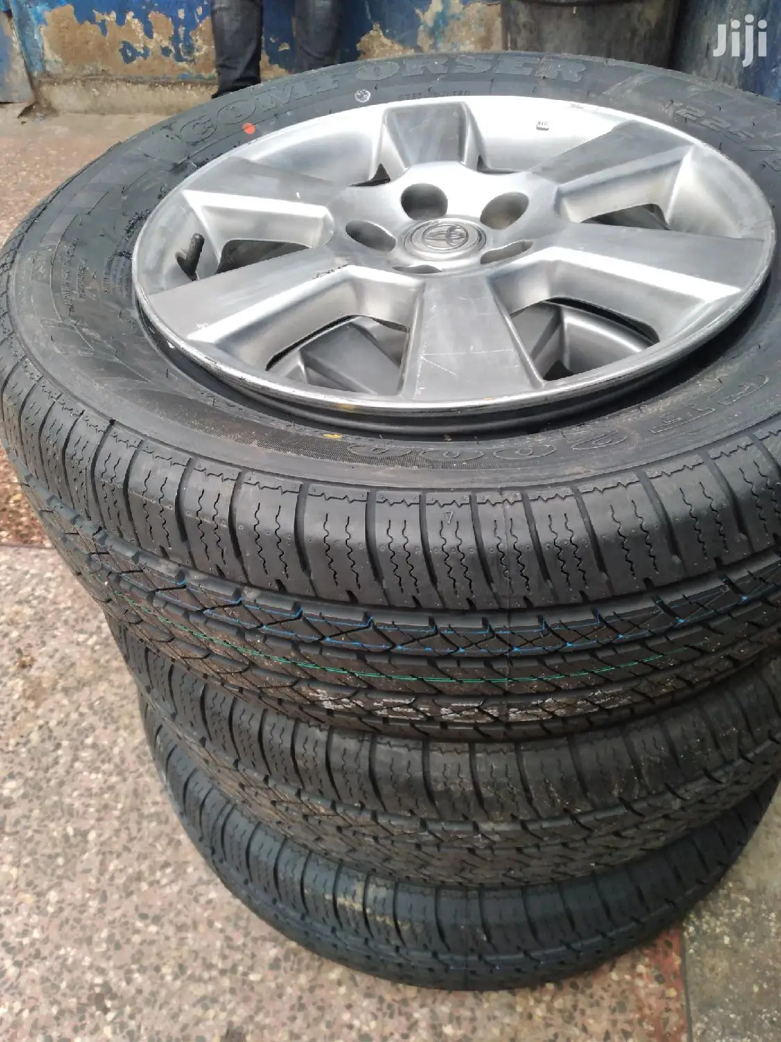 Complete Original Rims and Tires Size 17 Inch for Harrier