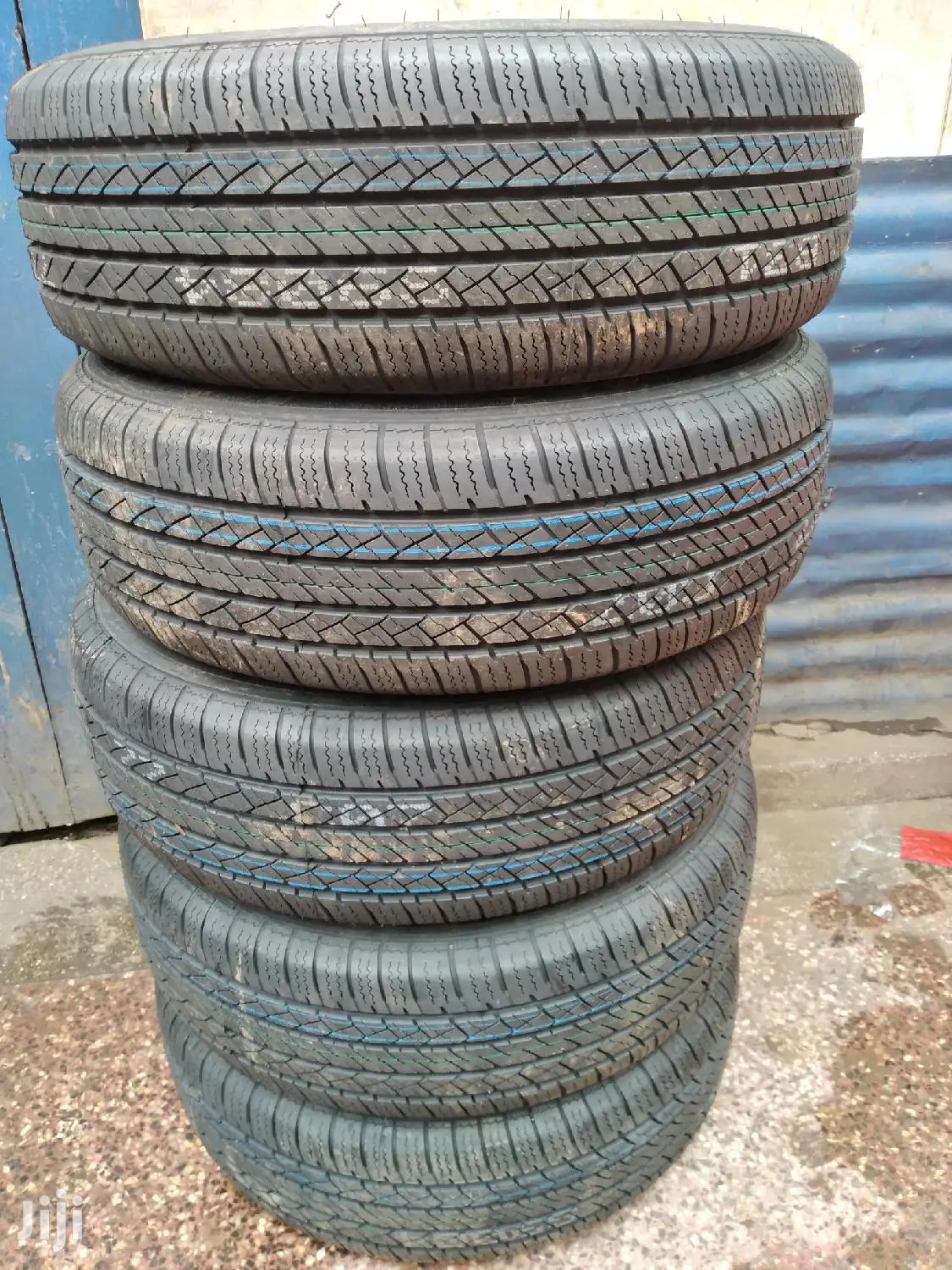 Complete Original Rims and Tires Size 17 Inch for Harrier