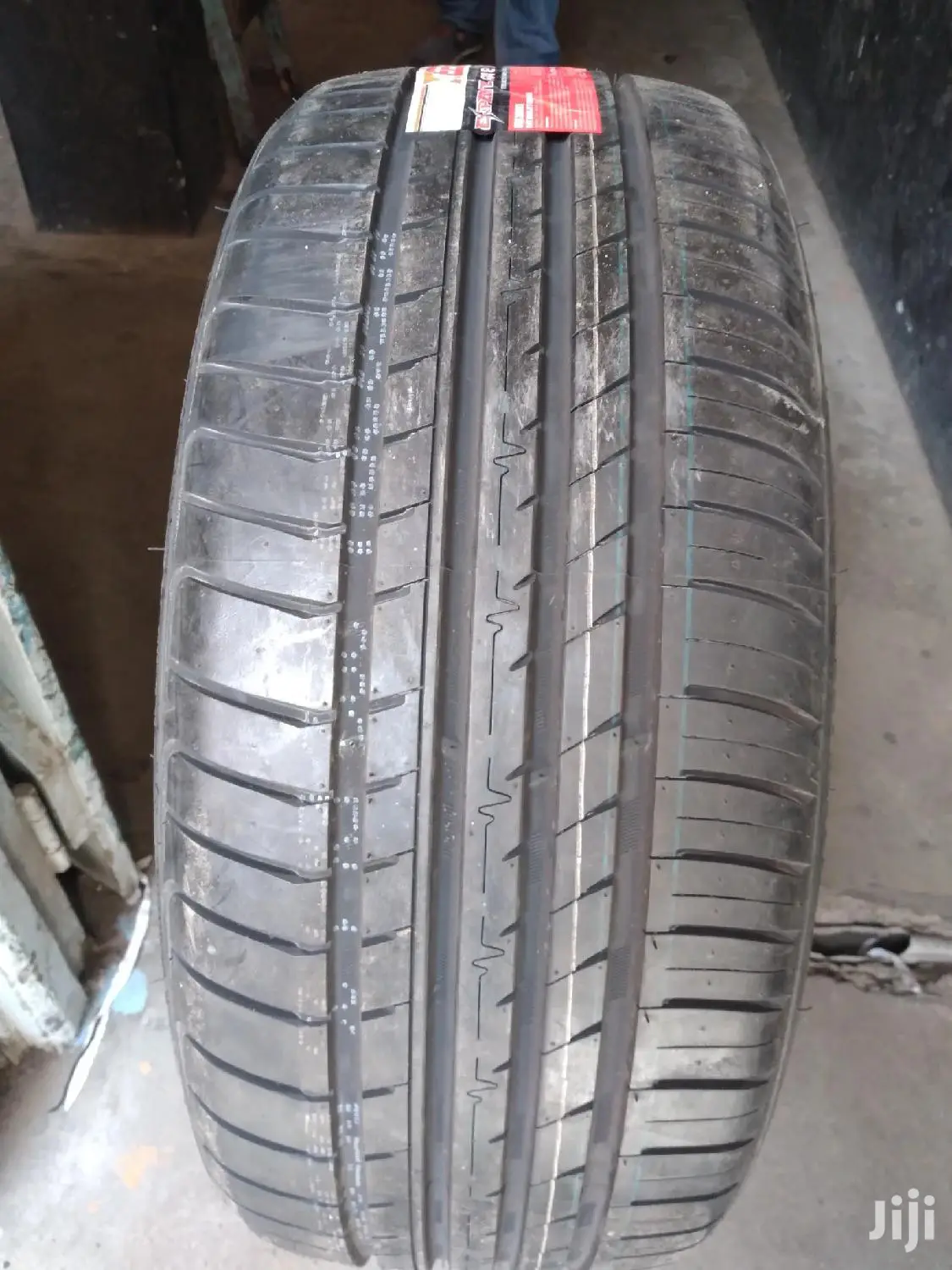 Deestone Tires 235/50R18