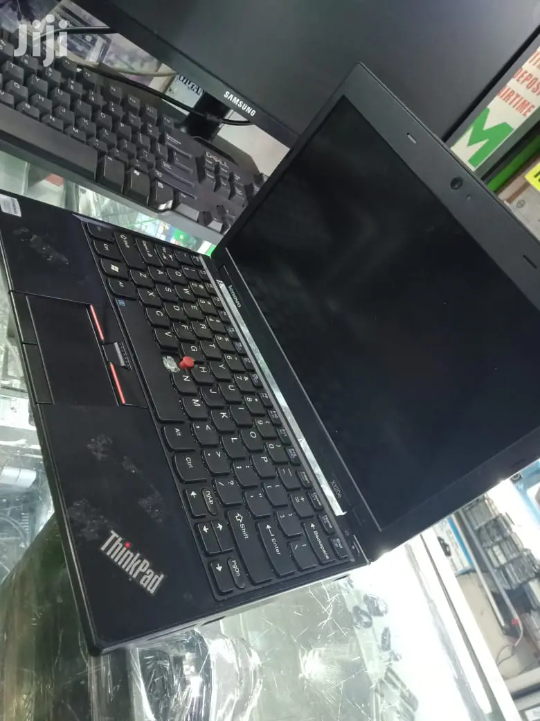 Laptop Lenovo ThinkPad X131e 4GB Intel Core I3 HDD 320GB