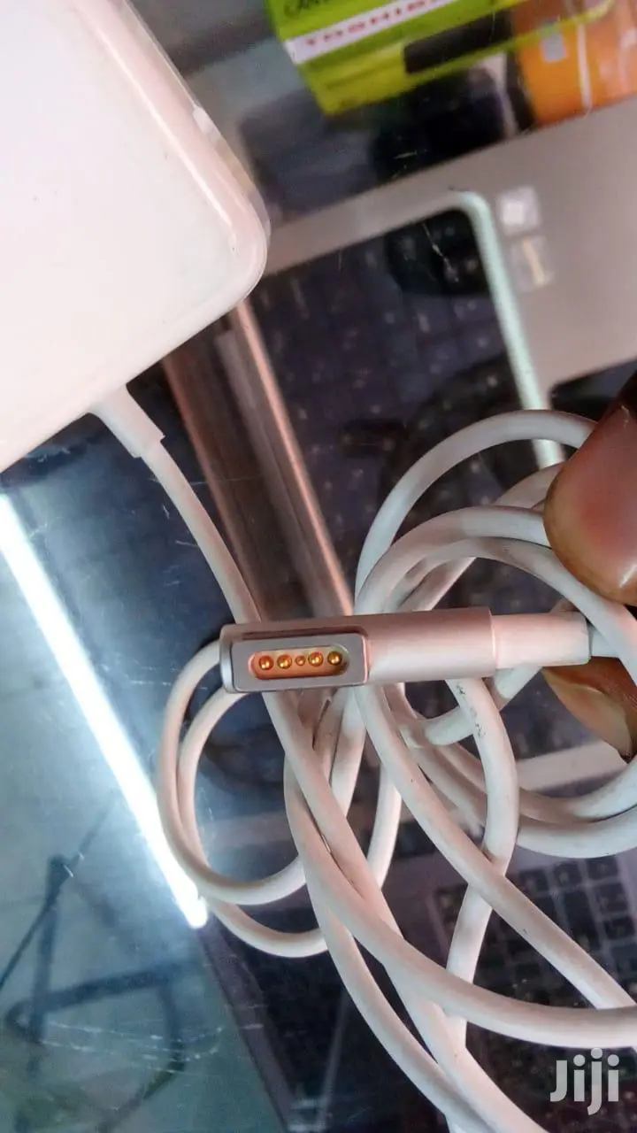 Mackbook Chargers Available Quick Deliveries