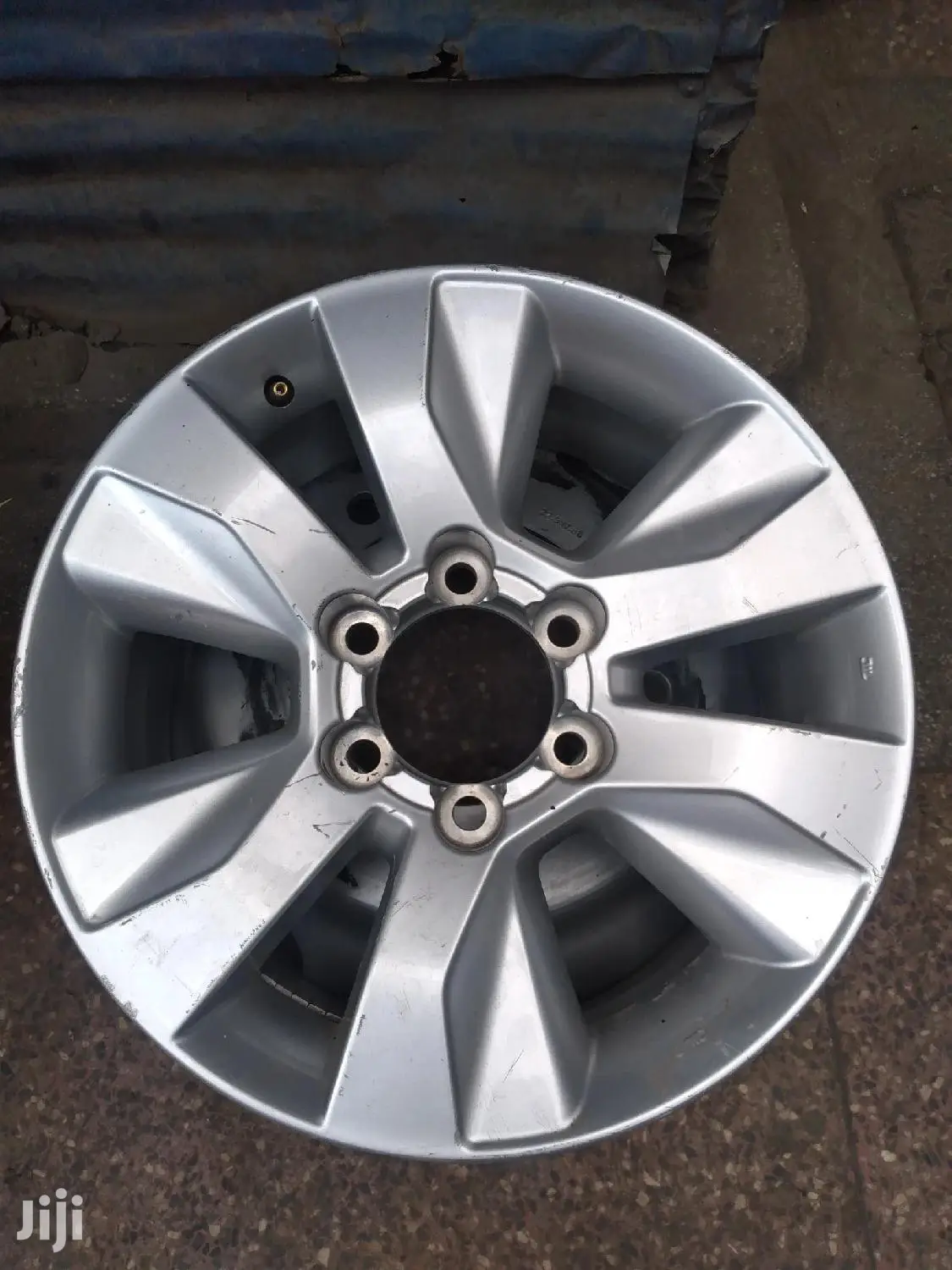 Original Rim Size 17 Inch for Toyota Hilux.