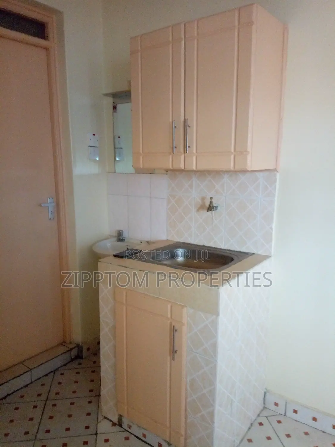 Studio to Let in South B