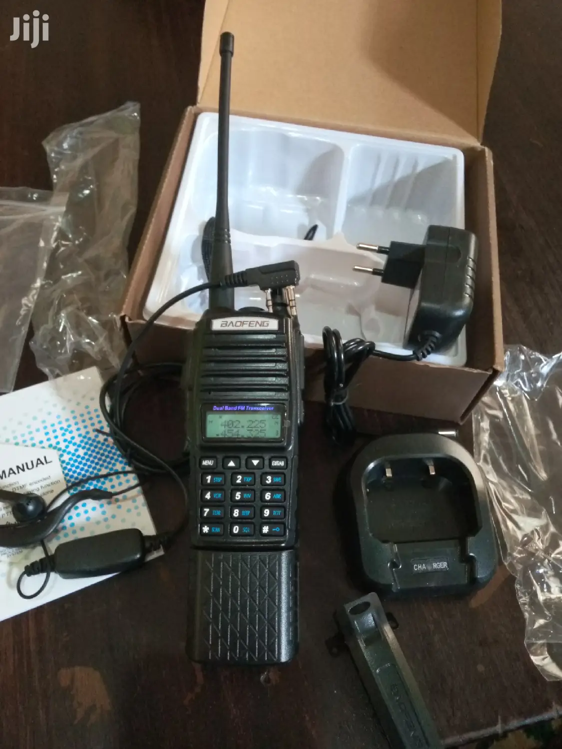 Waikie Taikie Radio. Uv 82 Plus