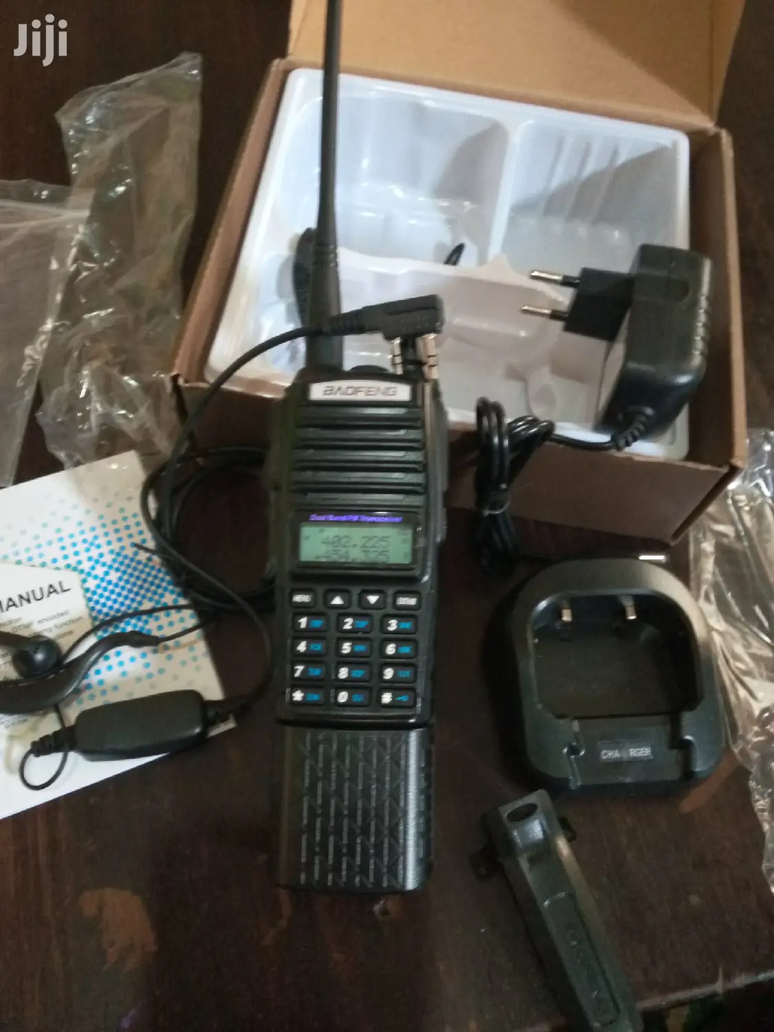 Waikie Taikie Radio. Uv 82 Plus