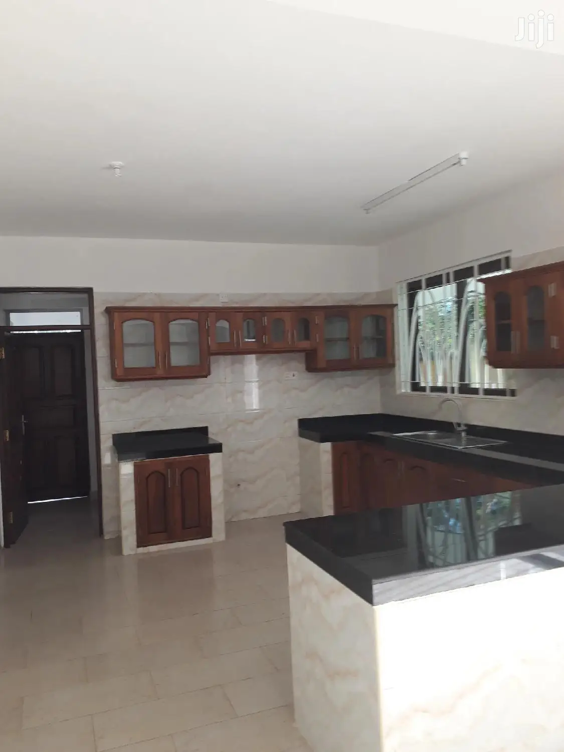 For Sale 4 Bedrooms Mansion Vipingo