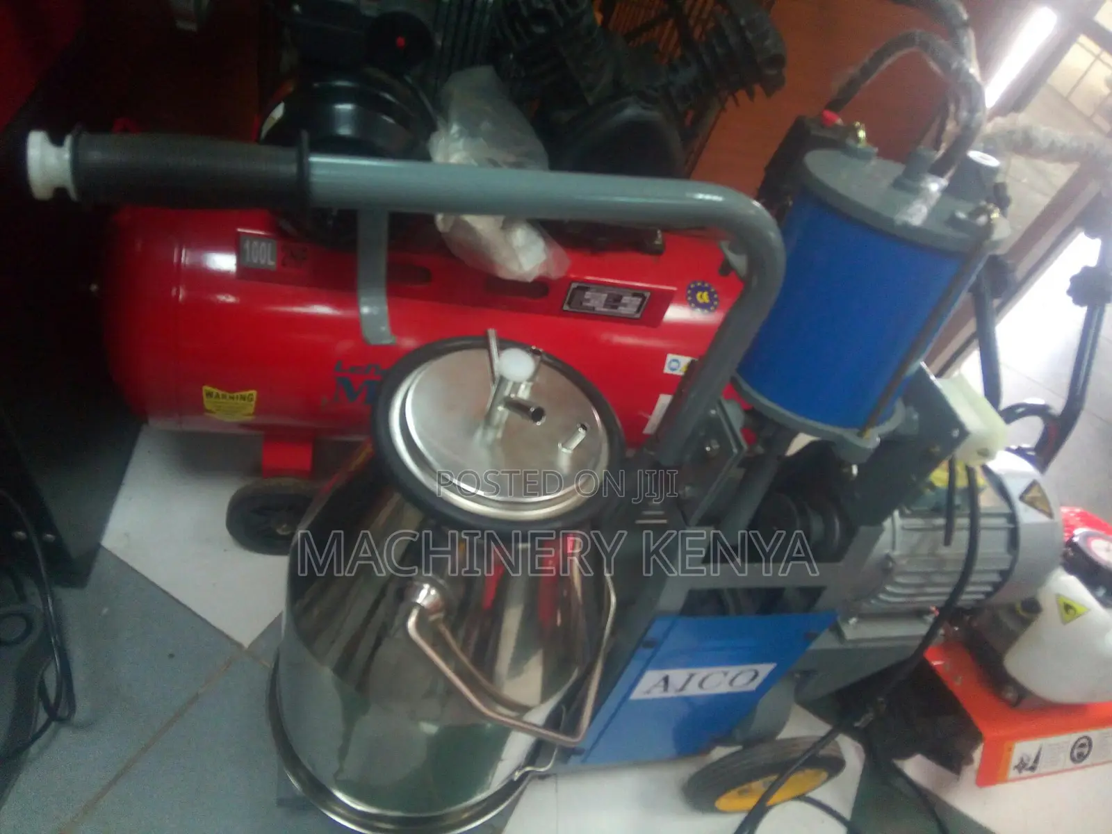 Milking Machine With Single Bucket