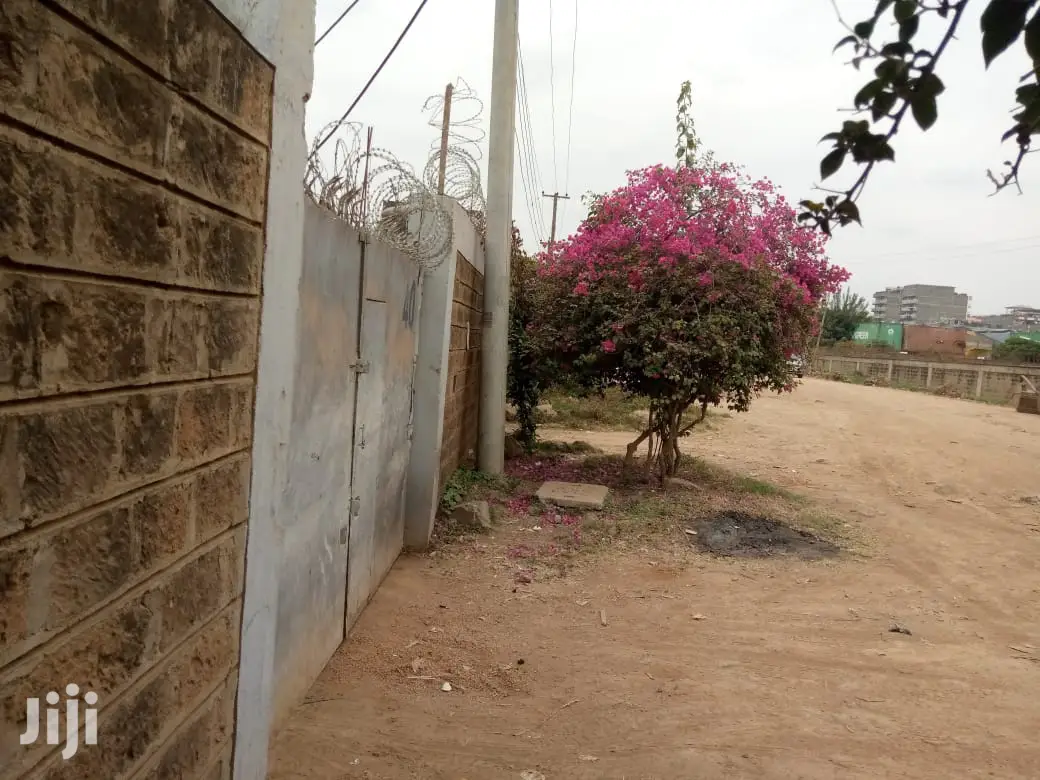 Godown for Sale 3900sqft With Offices and Washrooms