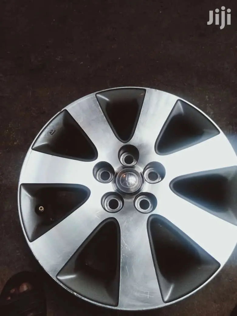Original Rim Size 15 Inch for Toyota Premio.