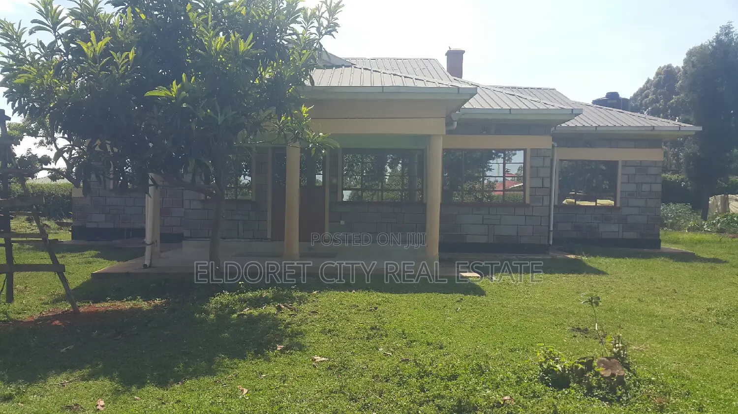 3bedroom House in 1/4 Plus 1/8;
